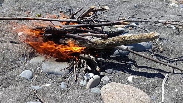 Абхазия - 4. Прогулка по Эшере с Леной. Кромлех, костер и море, горячий источник