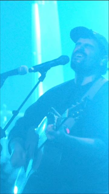 Песня “Держу” и весь альбом ЛАЙВ 2025 выходят завтра 01/05 везде! ⚡️