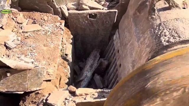 Строительство, дробление щебёнки