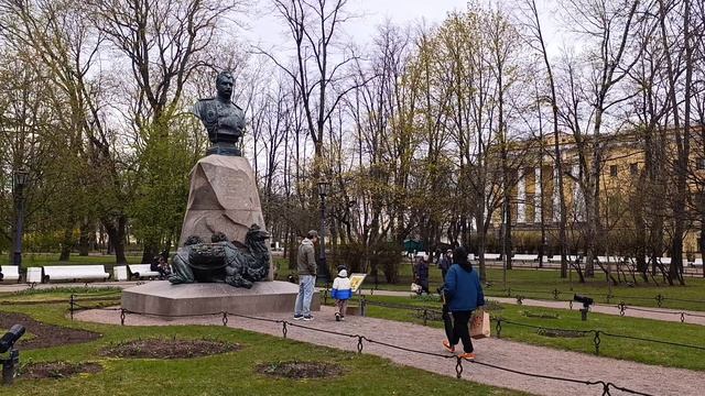 ИИ отпугивает туристов от памятников в Петербурге