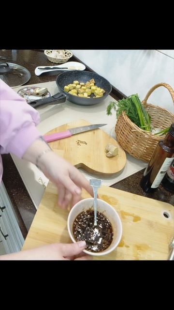 🫶🐱 Хрустящий тофу в карамельно-кунжутном соусе . Вы полюбите тофу .