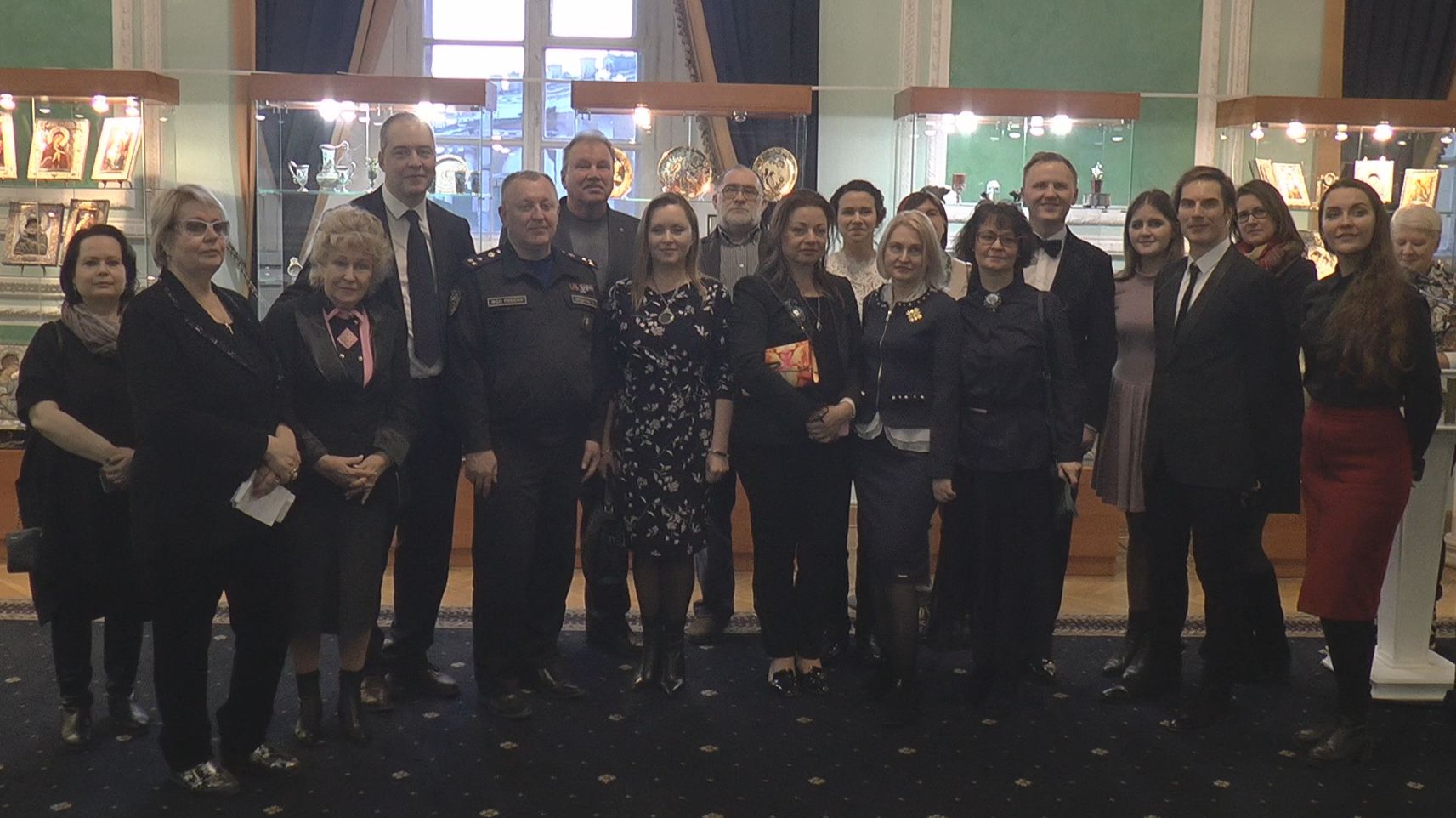 Здание Арсенала Московского Кремля. Выставка художников прикладного творчества НАСЛЕДНИКИ ТРАДИЦИЙ