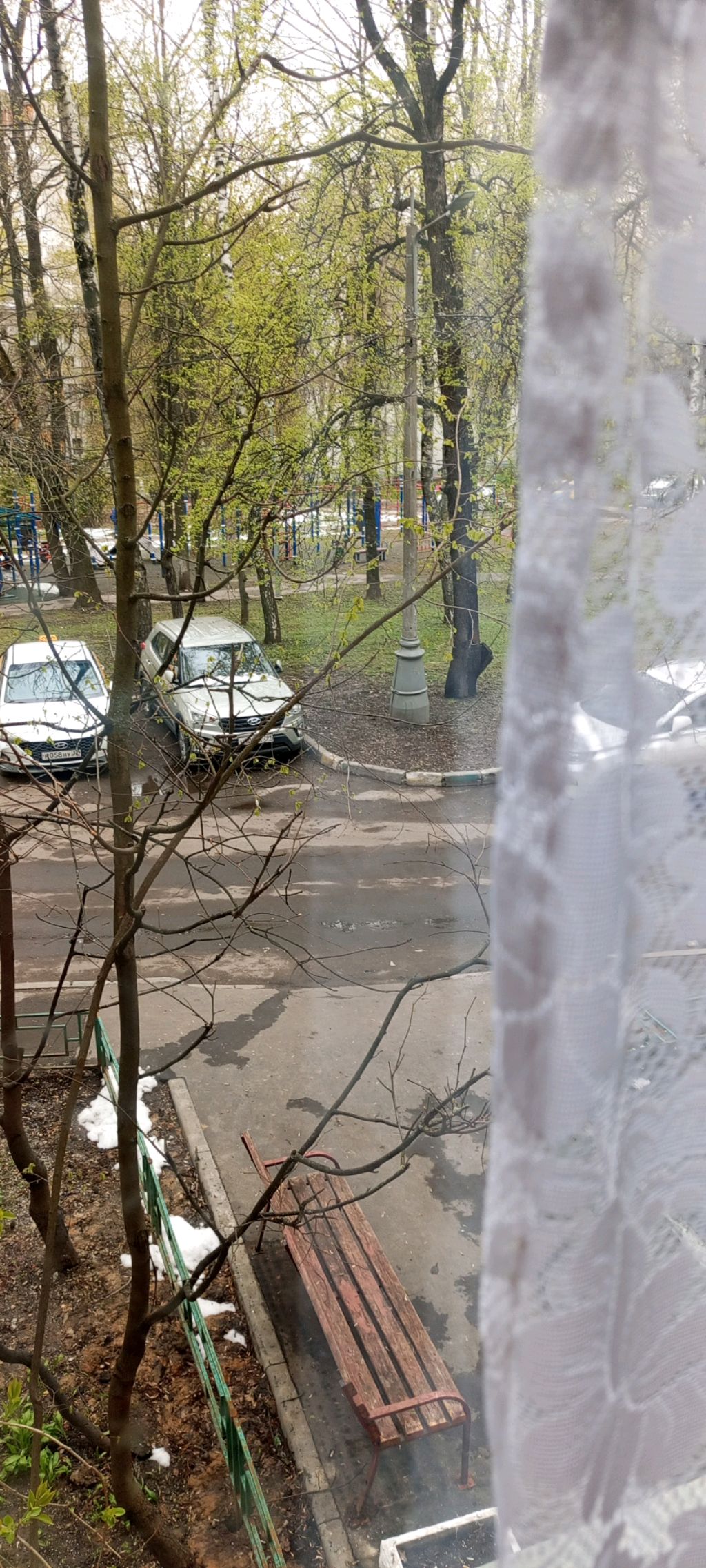 улица за окном