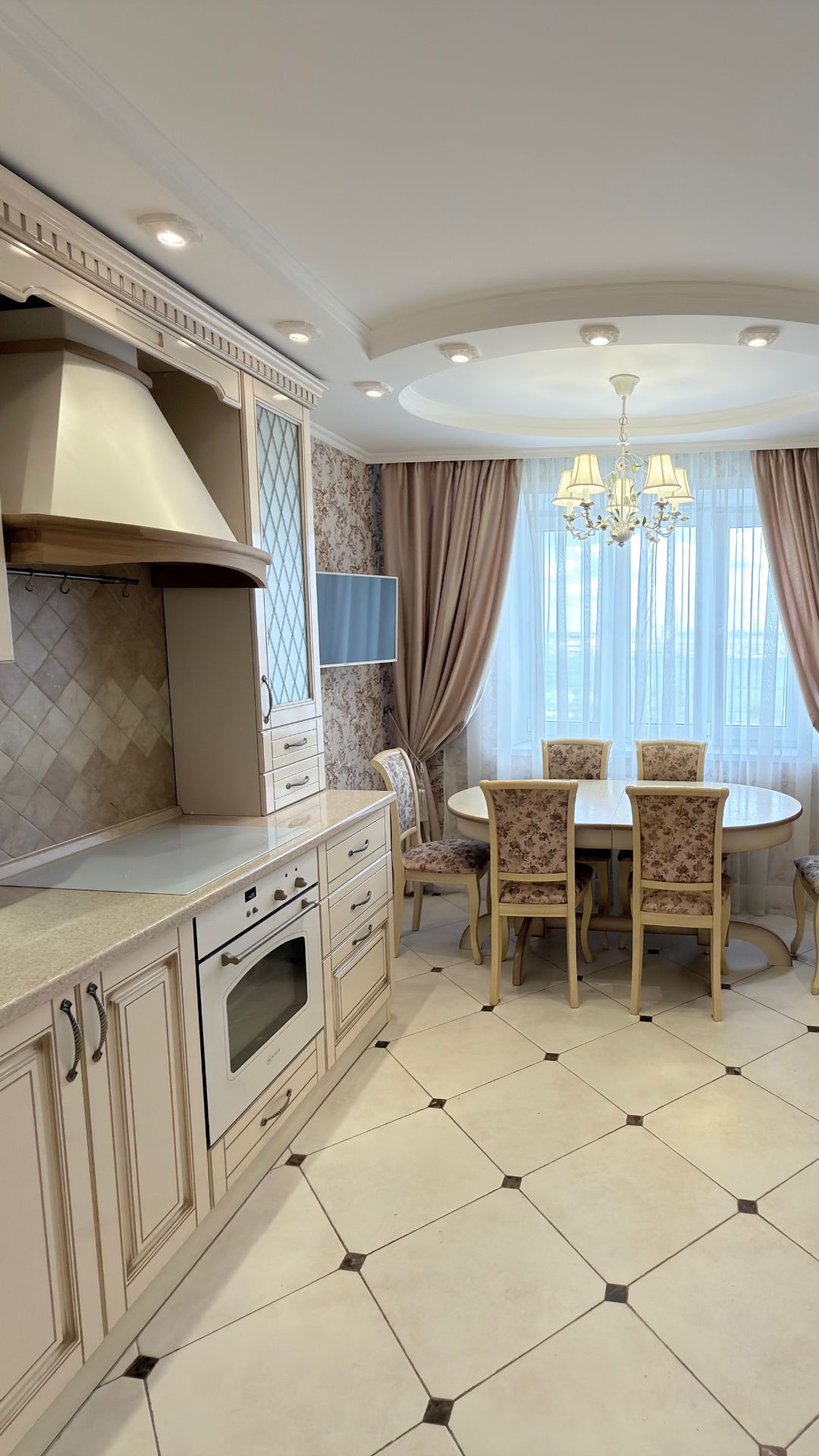 Просторная 3-комнатная квартира с видом на набережную!