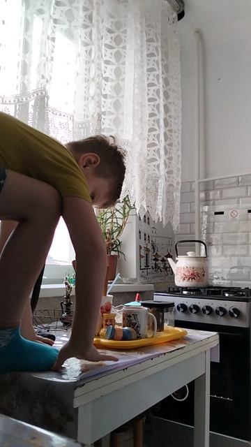 Сори меня мама выгнала с комнаты я на кухне