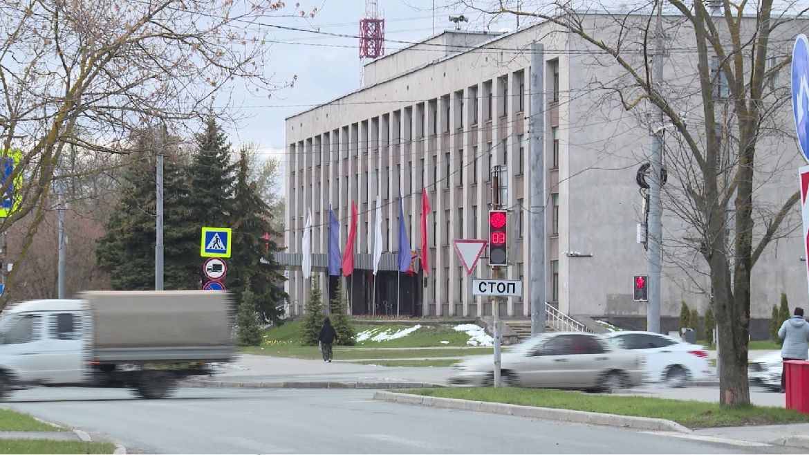 События Череповца: подготовка к майским, автобусы на дачи, выставка в училище