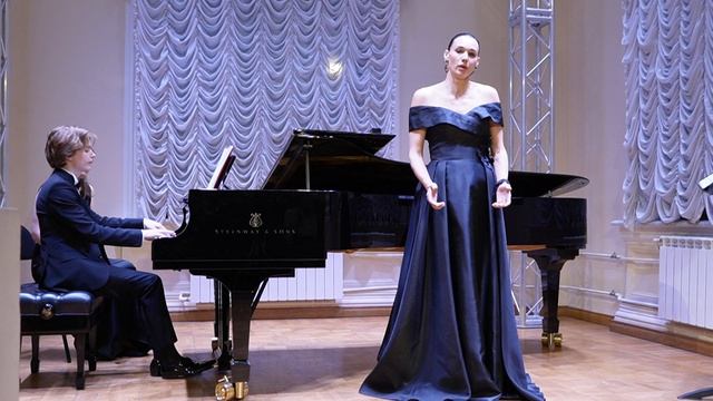 Юлия Гордина исполняет Две песни Стравинского на слова Городецкого. Фортепиано  Роман Цветенко