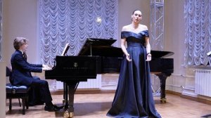 Юлия Гордина исполняет Две песни Стравинского на слова Городецкого. Фортепиано — Роман Цветенко