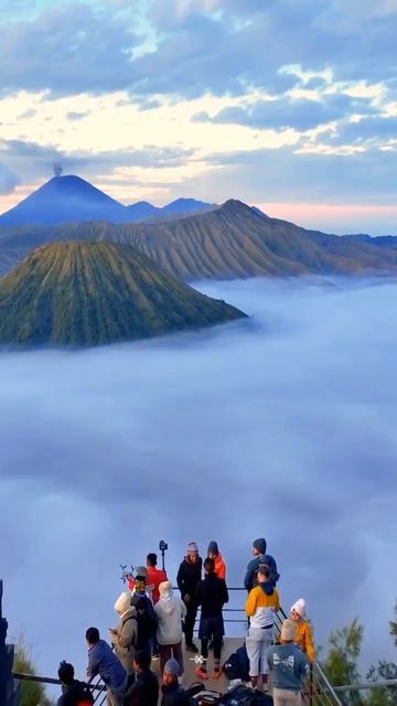 Смотровая площадка на вулкане Бромо в Индонезии