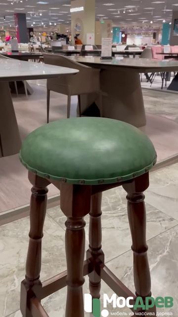 Стул барный зеленая кожа МИГ680 из красного дерева от фабрики Satin Furniture (Индонезия)