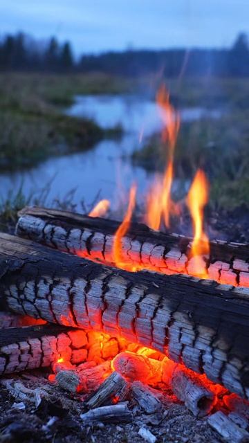 Угли, к которым тянет остаться