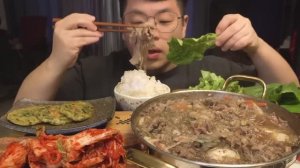 Кореец ест Булгоги из говядины. Мукбанг. Китайцы едят на камеру. 🤤 залипательно