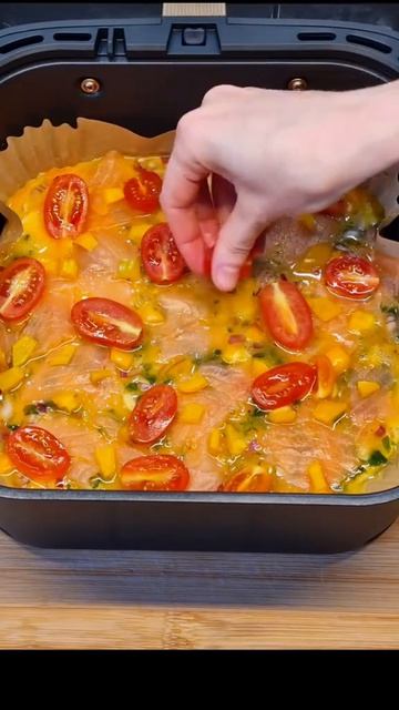 Запеканка на тортилье с яйцами и красной рыбой