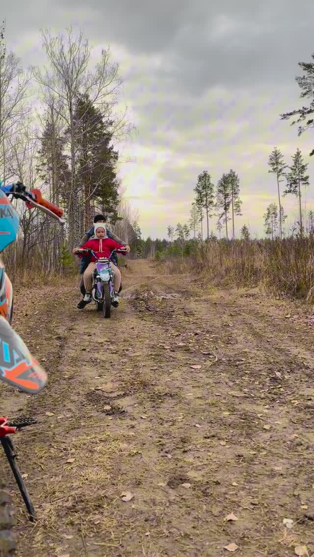 Семилетка на питбайке