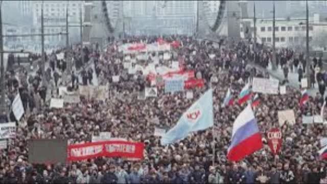 1 мая - В Москве впервые прошла демонстрация оппозиции