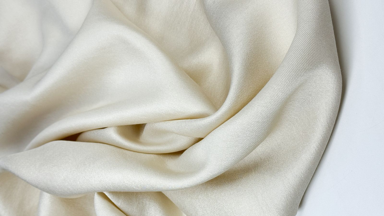 Плательная вискоза с напылением Айвори