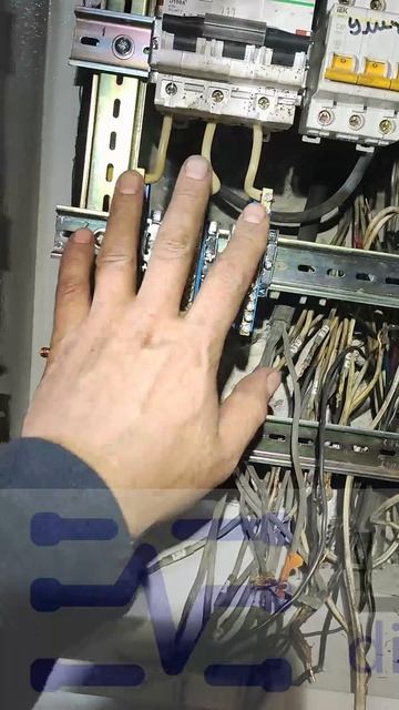 Для удобства крепления - поставил на каждую ФАЗУ свою открытую плашку под винт.