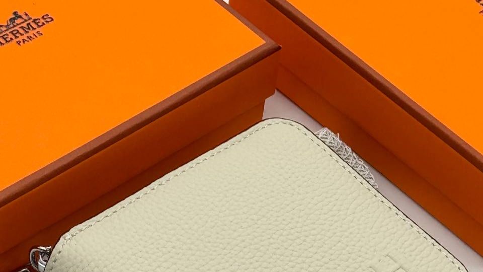 Эксклюзивный кошелёк Hermès.