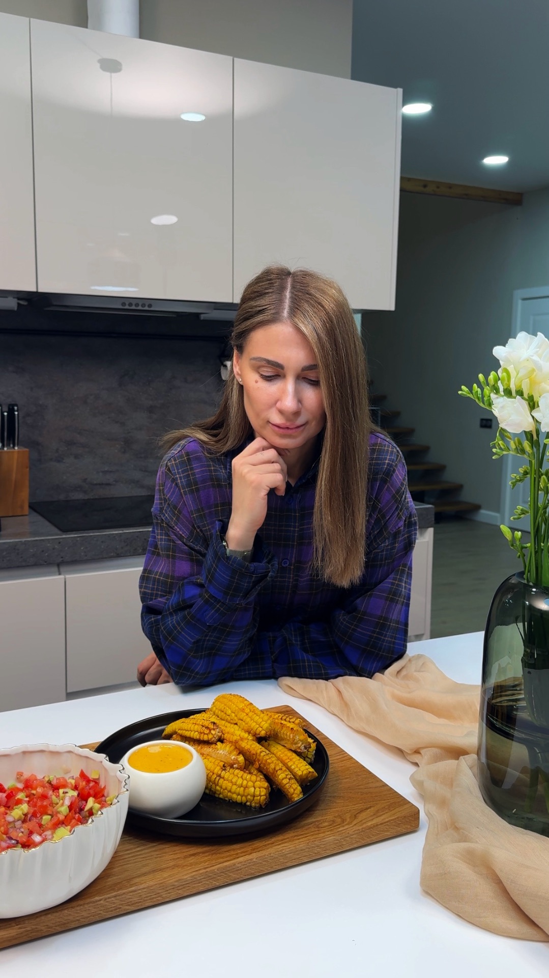 Кукуруза с домашним копчёным айоли и острой сальсой