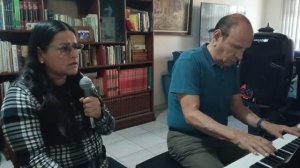 Анна Ахматова. Углём наметил на левом боку...  — исполняет  Ребека Руис Солана