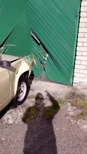 Заехал в гараж