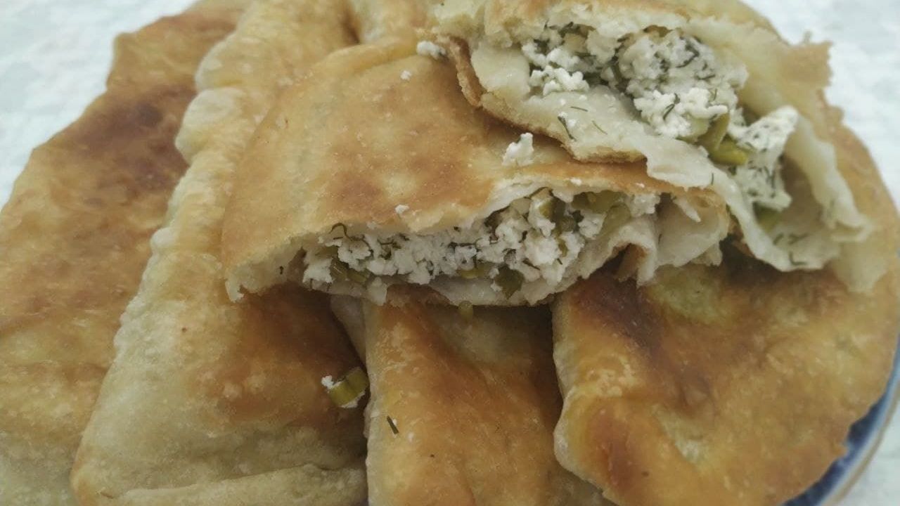 Нежные чебуреки с брынзой и зеленью
