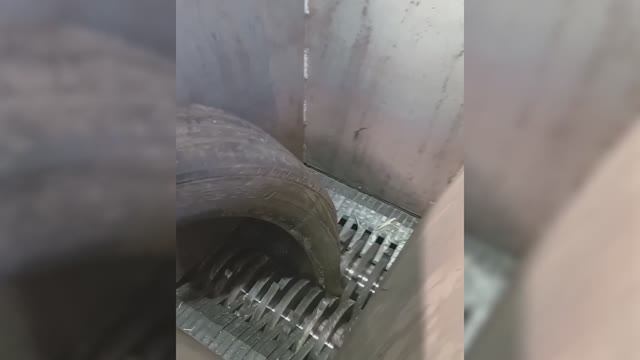 Двухвальный шредер ДВШ-300 мини, усиленный измельчаем покрышки