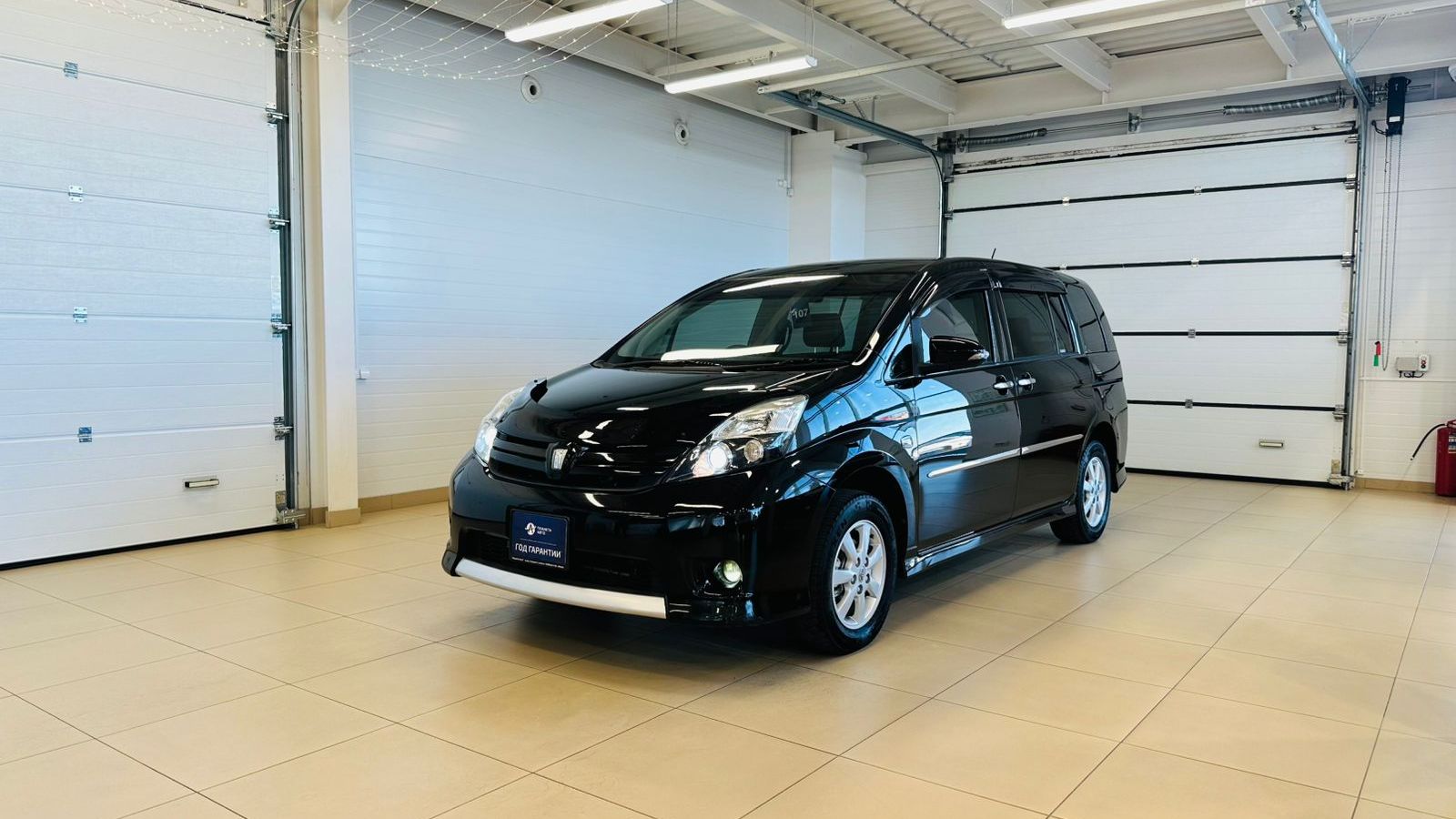 Toyota Isis, 2014 год