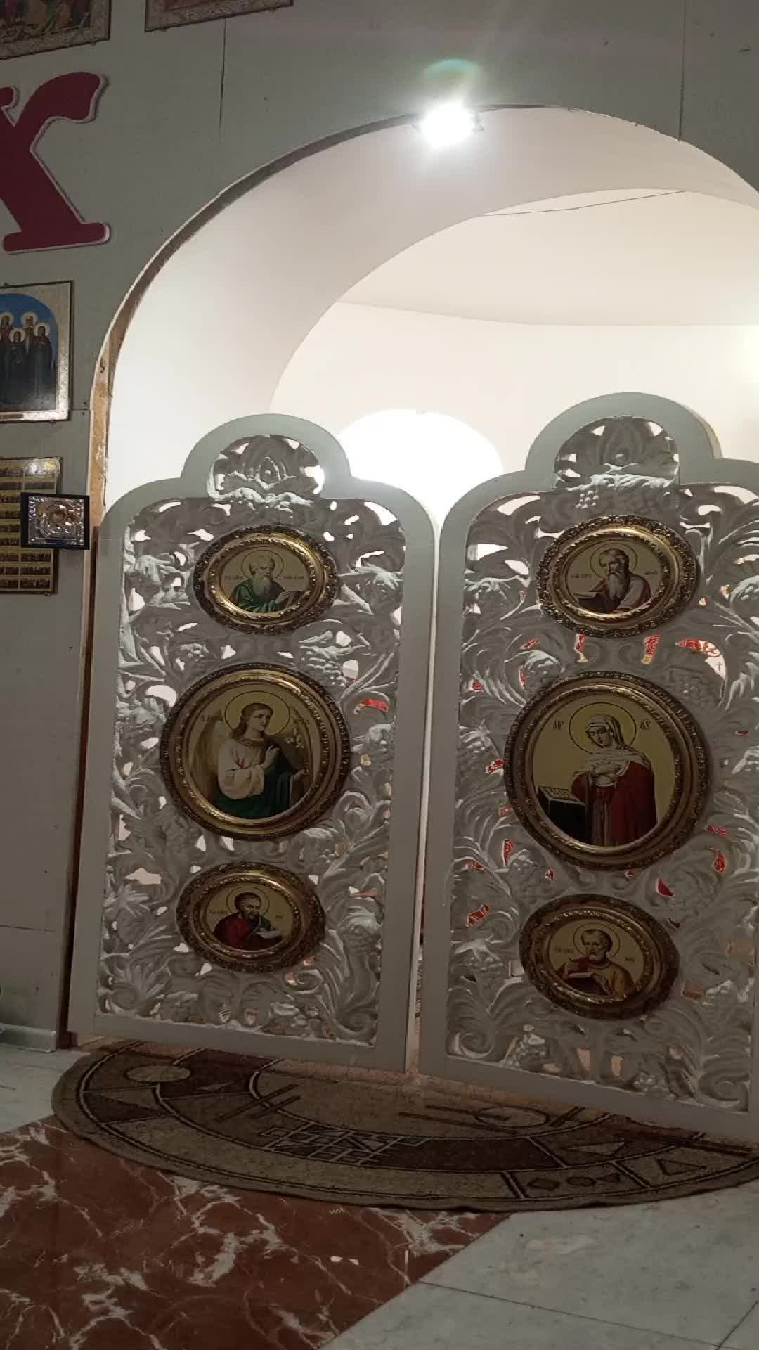 Божественная служба в храме Святой Троицы