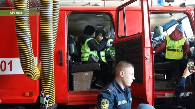 Спасать людей, рискуя собой.