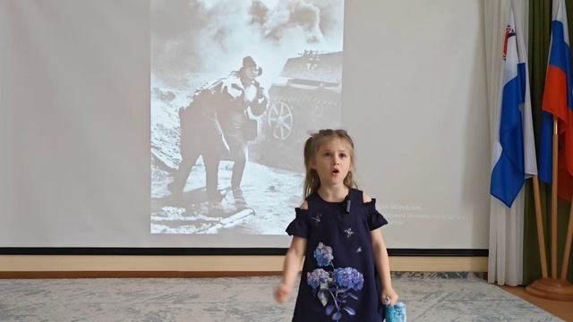 Стихотворение Зинаиды Александровны Мне рукою машет маленький сынок читает воспитанница Заруба В