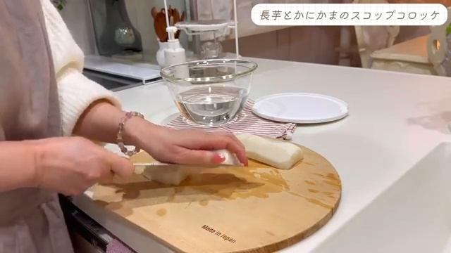 271 3 кошки и домохозяйка 50-х годов, , в комнатах Франка утром, днем и ночью, которые я [получаю