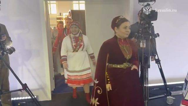 Скоро в ЦВЗ «Манеж» начнётся встреча В.Путина с представителями коренных малочисленных народов 30.04