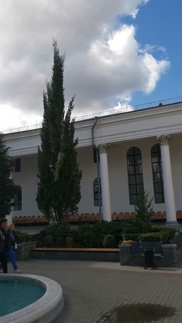 Дворик ж/д вокзала в Симферополе, Крым ч.3