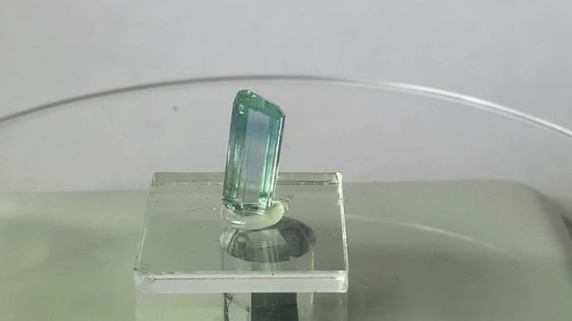 Кристалл аквамарина природный законченной формы