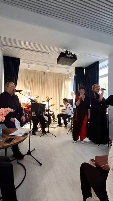 Люди встречаются