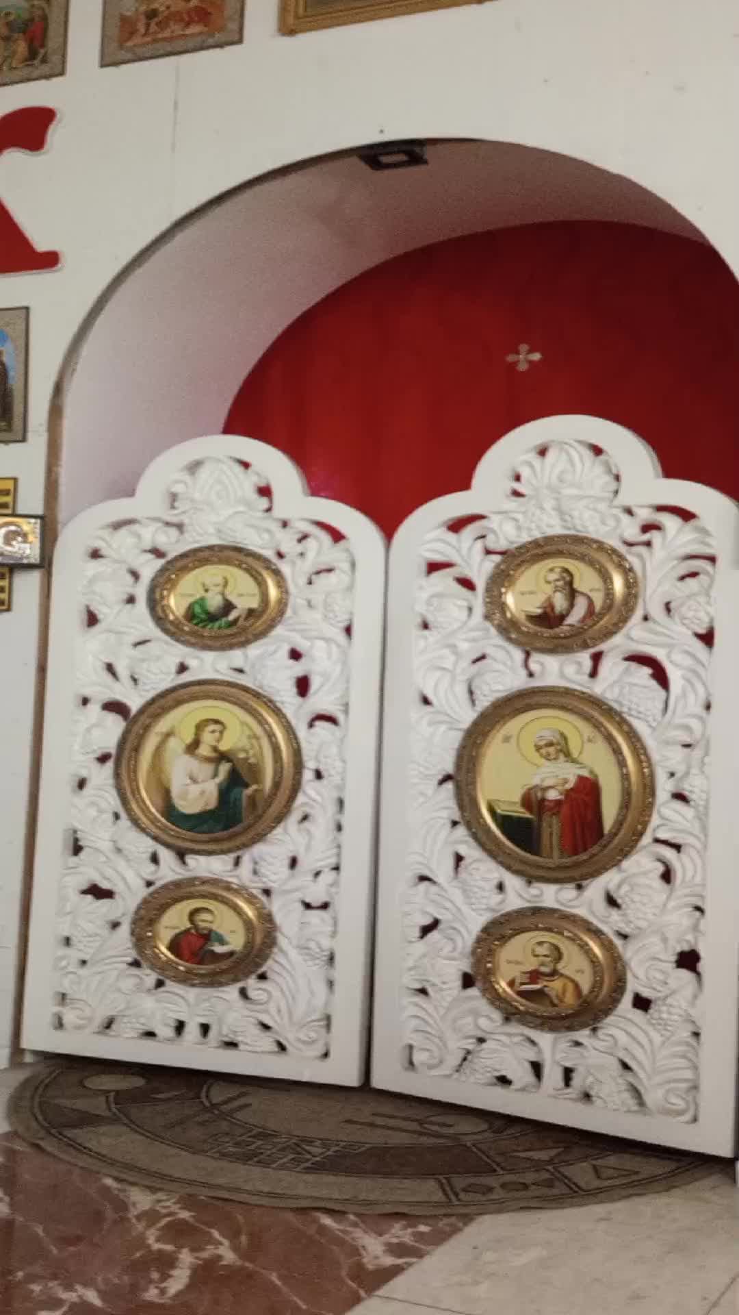 Божественная служба в храме Святой Троицы