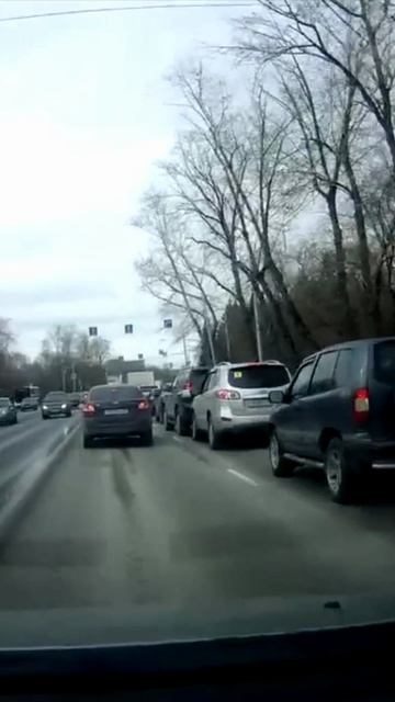 Догнали друг друга на улице Красный пусть в Омске