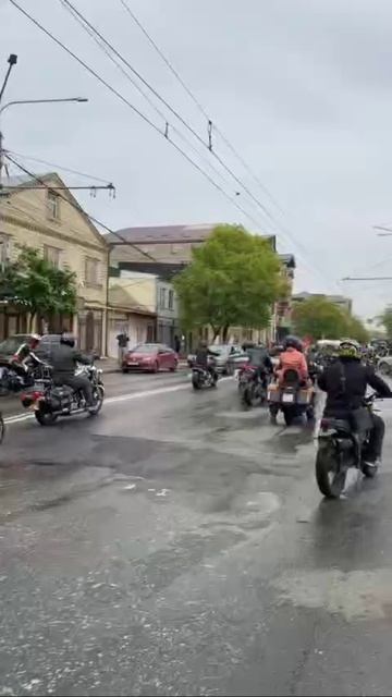 Открытие мотосезона, колонна байкеров направляется в Каспийск