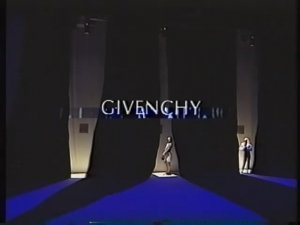 Показ женской коллекции Givenchy осень-зима 1996-1997