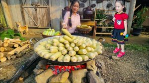 Готовим гигантский кукурузный початок на продажу на деревенском рынке.