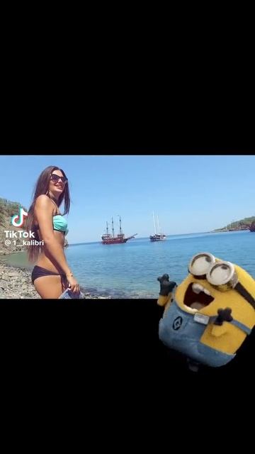 на пляже музыка играет