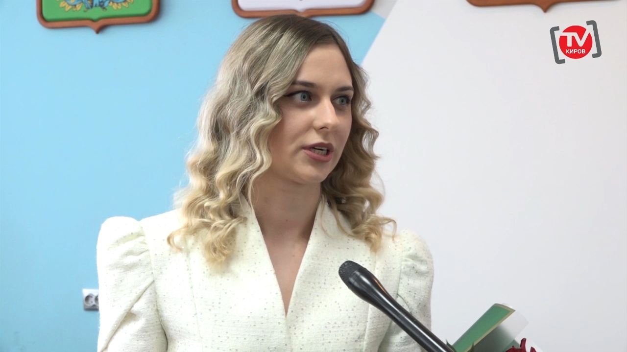 ЗА ДОБРОСОВЕСТНЫЙ ТРУД. В АДМИНИСТРАЦИИ ОКРУГА НАГРАДИЛИ ЛУЧШИХ МУНИЦИПАЛЬНЫХ СЛУЖАЩИХ