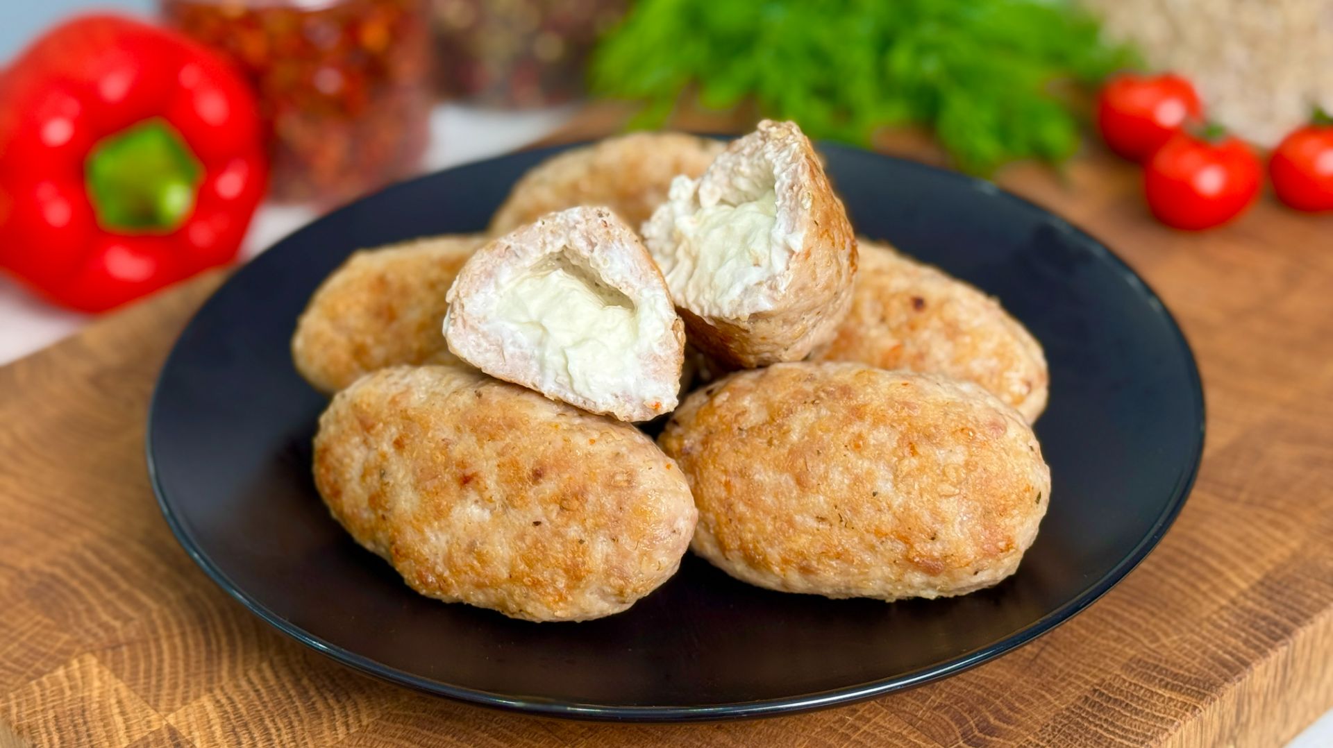 Куриные котлеты с начинкой 