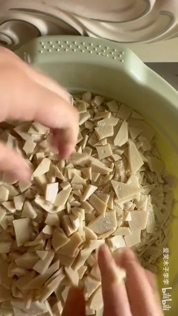 (◕‿◕) Автор ломает мыльные🧼🫧 пластиночки🥏.