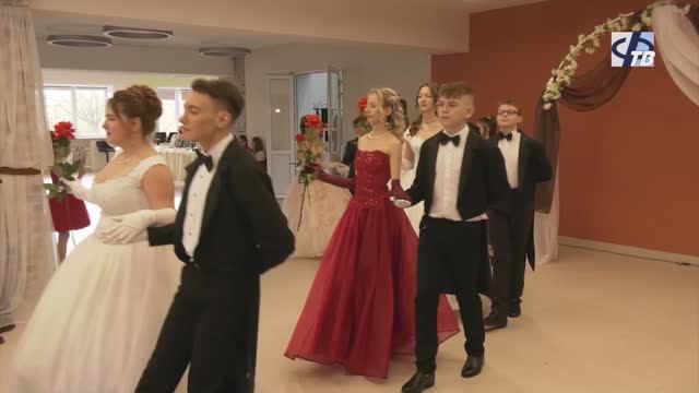 Элегантный и величественный бал перенёс присутствующих в сказочную атмосферу XIX века