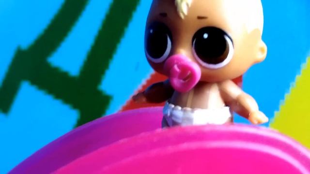 Куклы играют