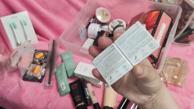 Расхламление запасов декоративной косметики (серия 1): запасы хомяка, страх и ужас минималиста