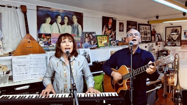 Виктор Карасенко и Галина Кныш Ансамбль Москвичи поют песню. Нанэ цоха.