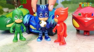 Мультики для детей -  Герои в масках играют в Футбол!
